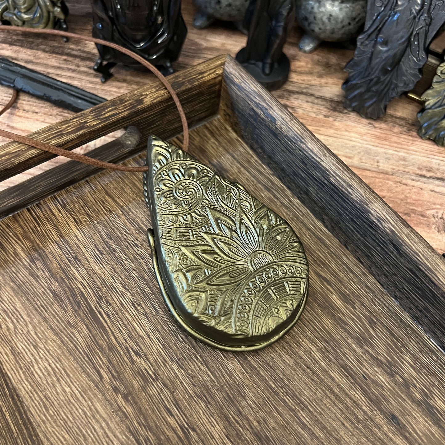 Handmade Natural Black Obsidian Scrying Mirror pendant/Magic Obsidian Witch Mirror/Crystal Quartz Mirror/Manifest Altar Tool