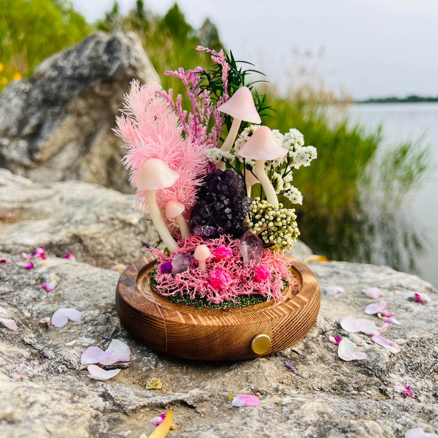 Handmade Amethyst Crystal Mushroom Lamp - Pink Enchanted Forest Night Light - Whimsical Fairy Garden Decor - Unique Gift for Her