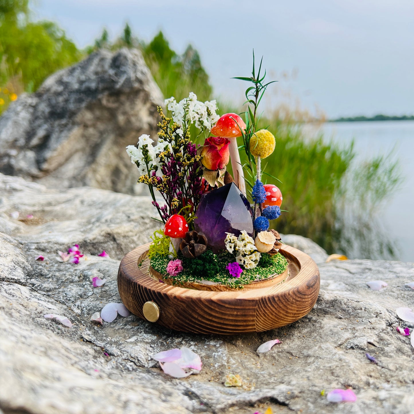 Mystical Purple Crystal Garden Lamp: The Ultimate Birthday or Anniversary Surprise