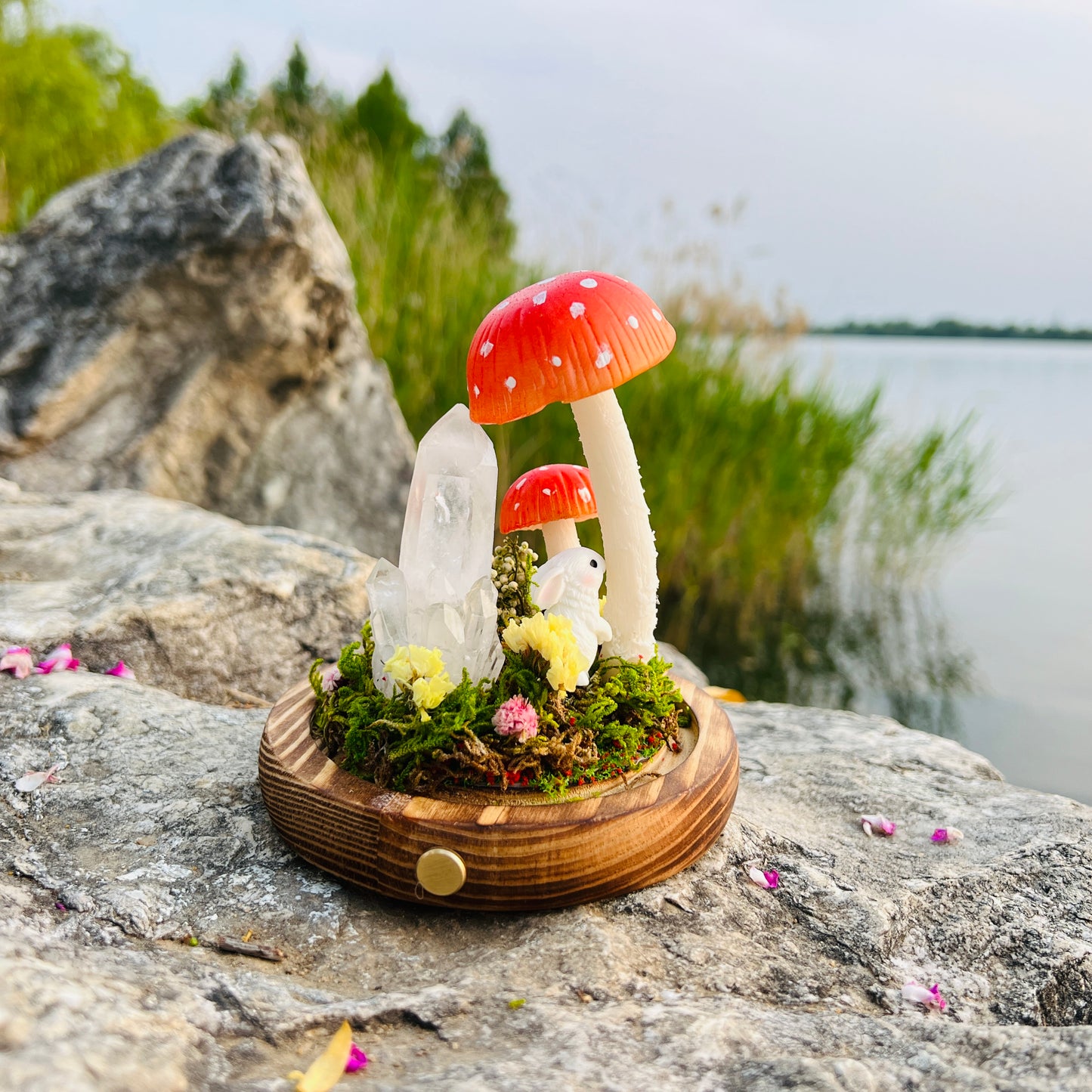 Healing Clear Quartz Crystal Lamp - Glowing Mushroom Wonderland - Spiritual Protection Gift - Handmade Night Light for Meditation & Peace